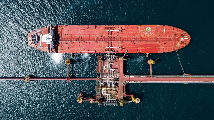 السعودية تخفض صادراتها النفطية بتنفيذ المملكة اتفاقية "أوبك +"