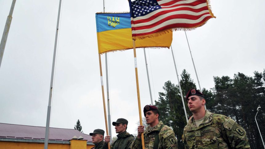 السفير الأمريكي لدى الناتو يسلط الضوء على آمال الولايات المتحدة في إطلاق محادثات السلام الأوكرانية قريبًا