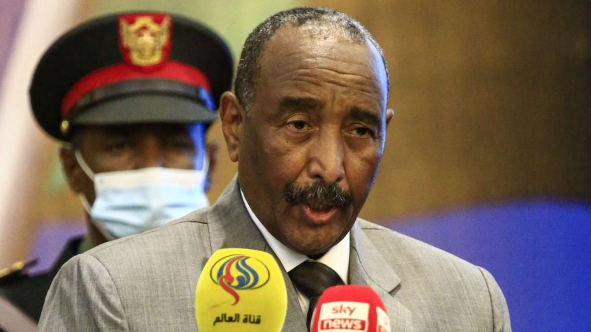 السودان .. البرهان يوقف نشاط النقابات والنقابات في البلاد ويضعها تحت المراقبة