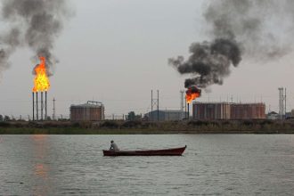 العراق يعلن أن عائدات النفط في تشرين الأول بلغت أكثر من 9 آلاف مليون دولار