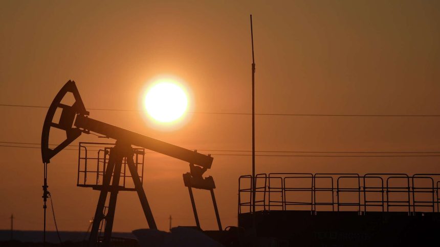 الولايات المتحدة ترفع توقعاتها لأسعار النفط العام المقبل