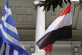 تفاصيل إرسال الحكومة المصرية آلاف المواطنين إلى اليونان
