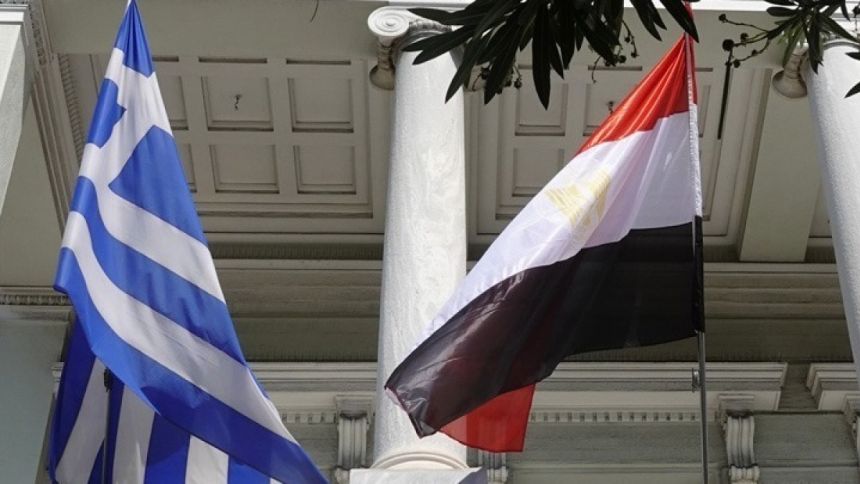 تفاصيل إرسال الحكومة المصرية آلاف المواطنين إلى اليونان