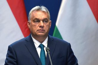 توصي المفوضية الأوروبية بتجميد تمويل المليارات للمجر