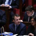 حادثة عنصرية في البرلمان الفرنسي تثير جدلاً واسعاً في البلاد