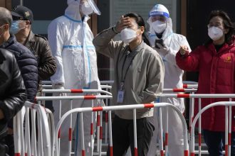 عمليات إغلاق غير مسبوقة في الصين مع تسارع انتشار فيروس كورونا