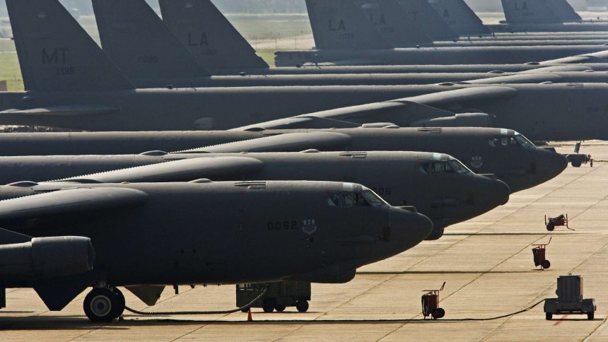 قاذفات القنابل الأمريكية من طراز B-1B تجري تمارين مع مقاتلات F-35 فوق شبه الجزيرة الكورية