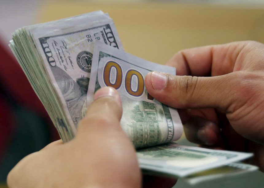 كيف تستفيد مصر من انخفاض قيمة الجنيه أمام الدولار؟