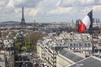للمرة الأولى منذ 21 شهراً.. القطاع الخاص الفرنسي يسجل انكماشاً