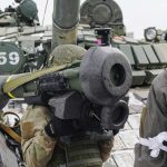 مصدر يؤكد أن بعض أنواع الأسلحة والذخائر قد نفدت من المخزونات الأمريكية بعد تسليمها إلى كييف.
