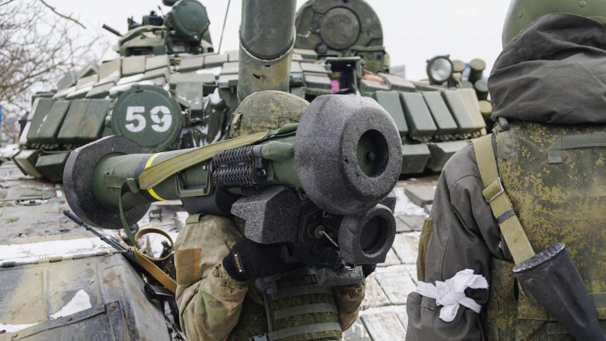 مصدر يؤكد أن بعض أنواع الأسلحة والذخائر قد نفدت من المخزونات الأمريكية بعد تسليمها إلى كييف.