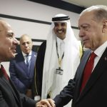 مصر وتركيا تعلقان على أول مصافحة بين السيسي وأردوغان