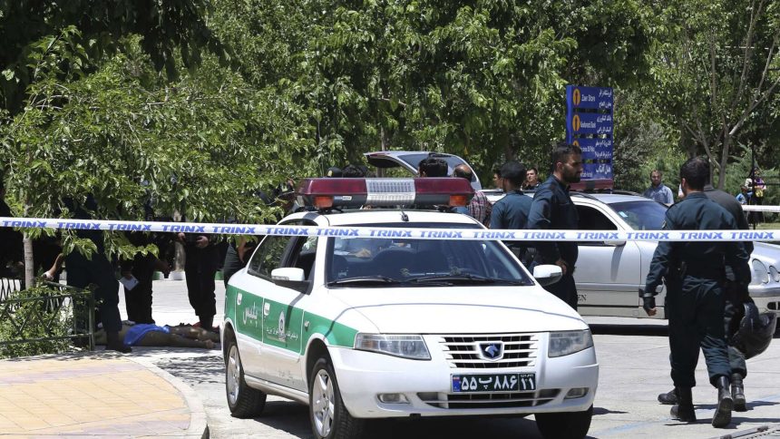مقتل 4 من عناصر قوى الأمن الداخلي في جنوب شرق إيران