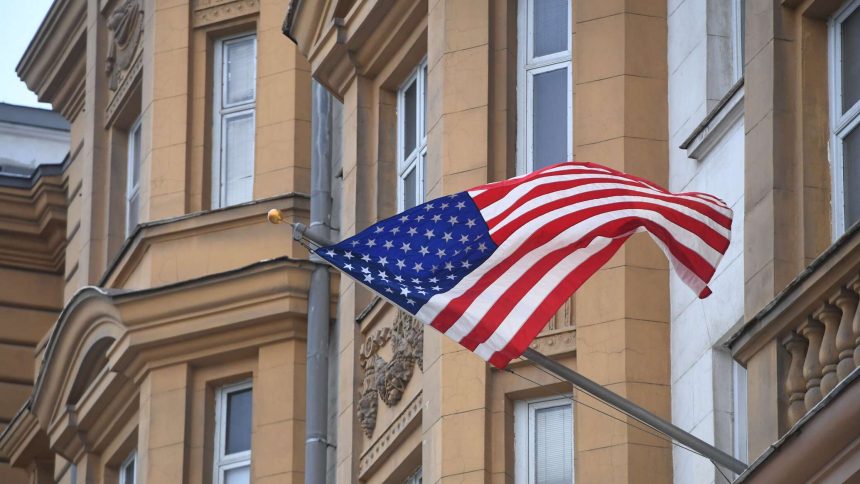 وتؤكد واشنطن أنها تتواصل مع موسكو بشكل شبه يومي عبر سفارتي البلدين