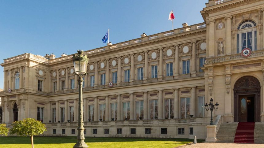 وزارة الخارجية الفرنسية تهدد إيطاليا بعواقب أزمة اللاجئين