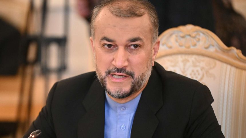 وزير الخارجية الإيراني يطالب بايدن بوقف 'النفاق'