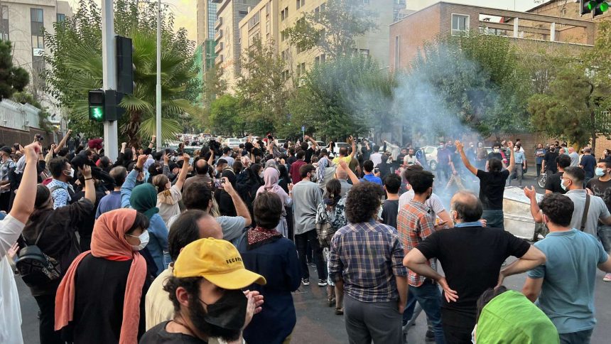 وزير المخابرات الإيراني يتهم السعودية وبريطانيا وإسرائيل بدعم الاحتجاجات في بلاده