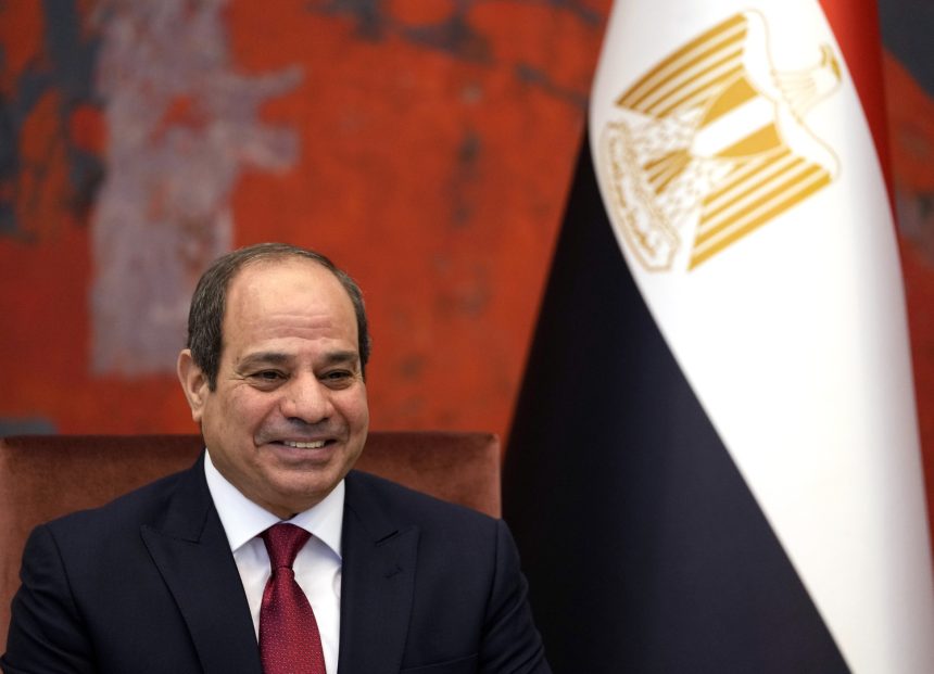 الرئيس المصري يتابع طرح الشركات التابعة للقوات المسلحة في البورصة
