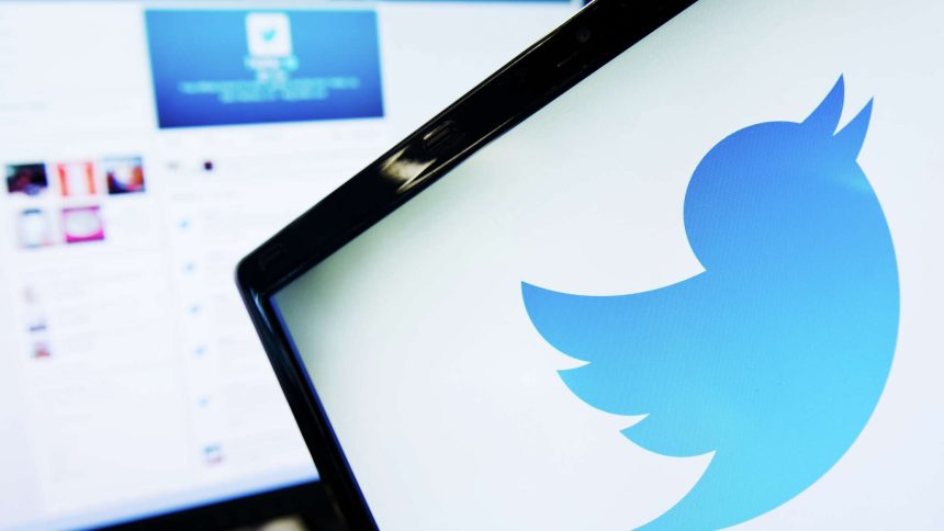 يقاضي محامٍ أمريكي تويتر بشأن خطط الشركة لتسريح العديد من الموظفين.