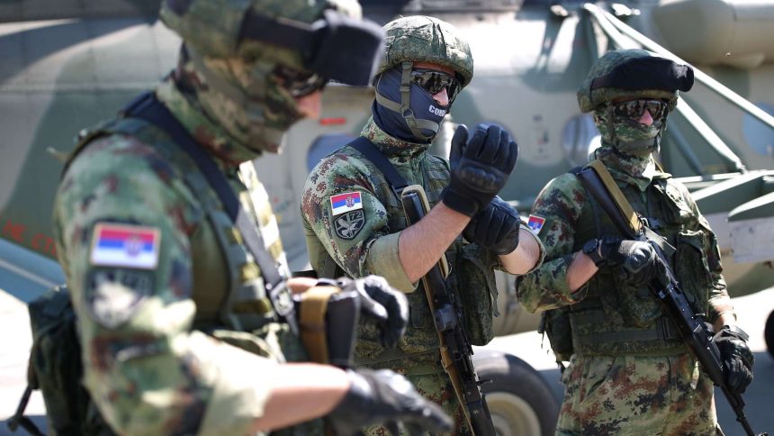 صربيا ترسل قائد أركانها إلى حدود كوسوفو مع تصاعد المخاوف من "صراع مسلح"