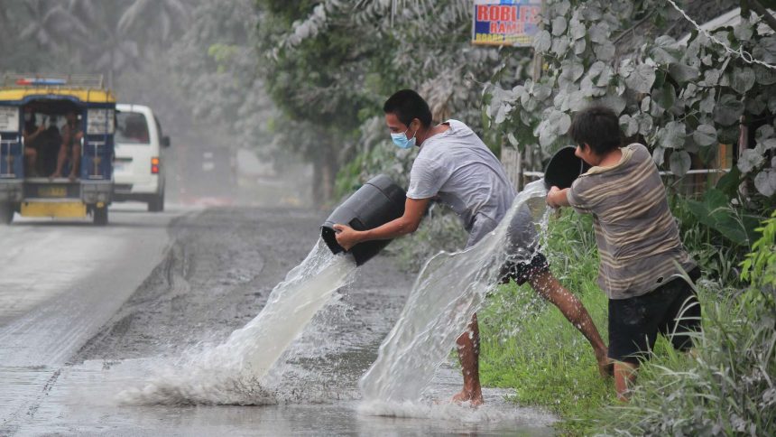 لقى 8 اشخاص مصرعهم واختفى 19 اخرون بسبب الفيضانات فى الفلبين