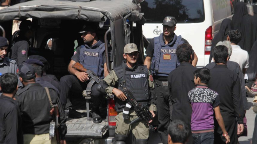 مقتل 4 من رجال الشرطة الباكستانية في هجوم مسلح على نقطة أمنية