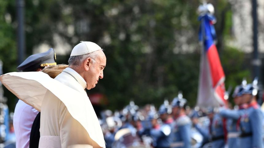يكشف البابا فرانسيس أن استقالته جاهزة منذ 2013 بسبب تدهور صحته