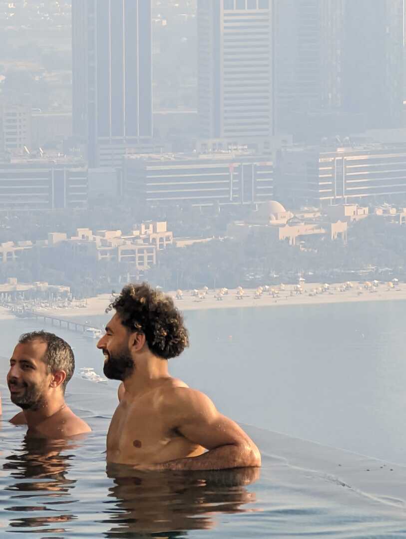 صورة "ليس إسرائيليا" تكشف مفاجأة صديق محمد صلاح في دبي