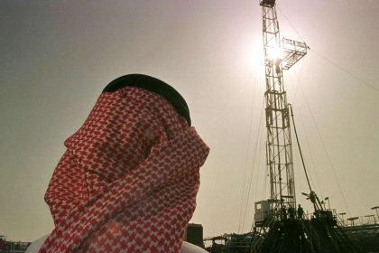 أرامكو السعودية ونفط الكويت توقعان مذكرة تفاهم لتطوير حقل الدرة المشترك