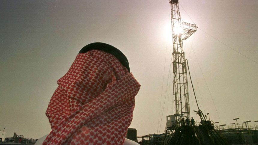 أرامكو السعودية ونفط الكويت توقعان مذكرة تفاهم لتطوير حقل الدرة المشترك