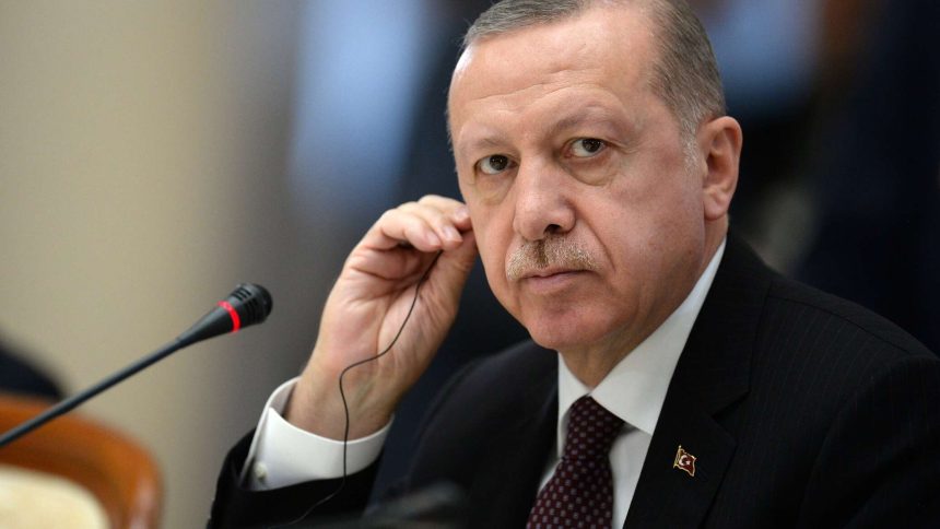 أردوغان يقول إن الحكم بسجن رئيس بلدية اسطنبول لم يتقرر بعد