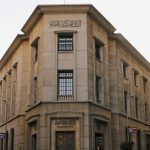 البنك المركزي المصري يحظر تدبير الدولار واستخدام بطاقات الخصم لغير المغادرين