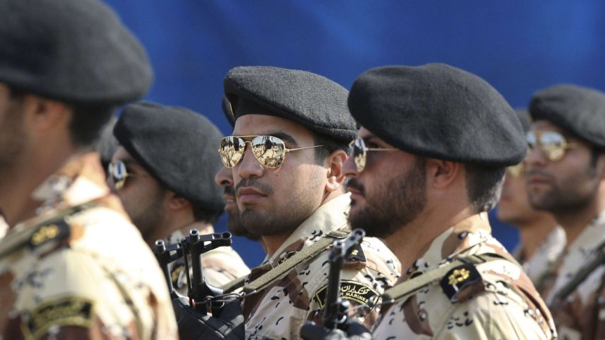 الحرس الثوري الإيراني: من يثق بالولايات المتحدة والغرب سيكون خاسرا
