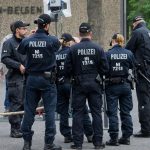 الشرطة الألمانية تتعامل مع احتجاز رهائن داخل مركز تجاري في شرق البلاد ومقتل شخص على الفور