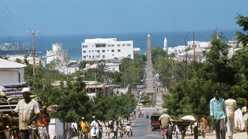 الصومال .. حكم بالإعدام على العقل المدبر لهجوم مطار مقديشو