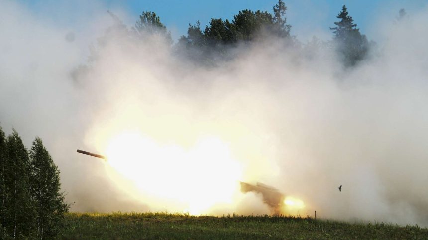 القوات الأوكرانية تطلق 3 صواريخ "HIMARS" الأمريكية على جمهورية لوهانسك الشعبية