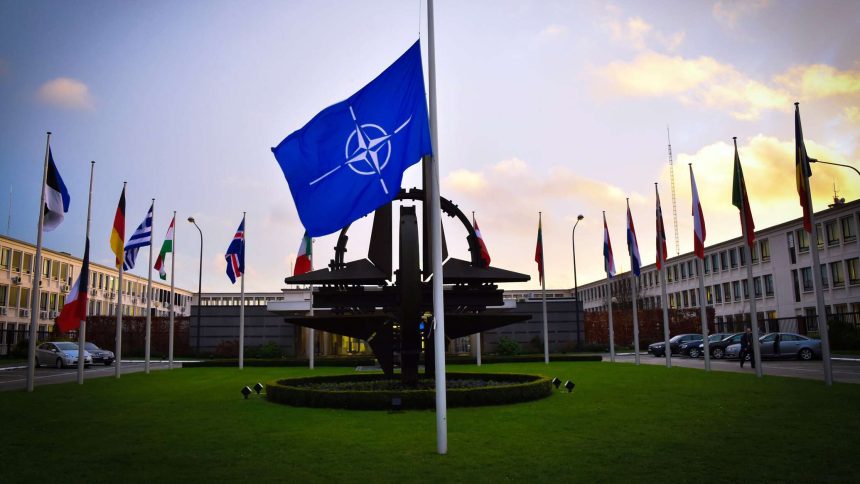 الولايات المتحدة تدعو دول "الناتو" إلى تكثيف جهودها للدفاع عن نفسها "ضد روسيا والصين".