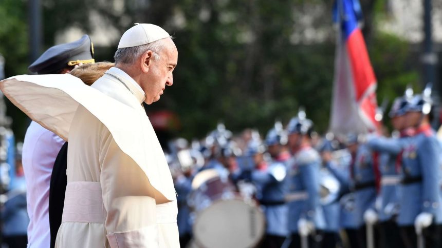 بابا الفاتيكان يطلب الصلاة على البابا السابق بنديكتوس لأنه "مريض جدا"