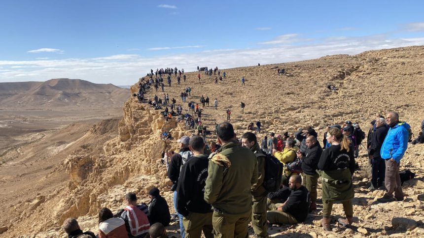 بالصور والخرائط.. لماذا أغلق الجيش الإسرائيلي أهم طريق على حدود مصر؟