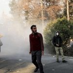 تتهم إيران 5 دول من بينها السعودية بـ "خلق مؤامرة خطيرة" وتعتبر الاحتجاجات "حركة البعوض".