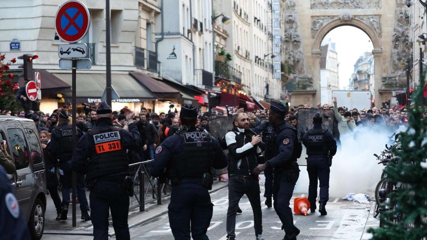 صحيفة: دوافع عنصرية وراء هجوم باريس على الاكراد