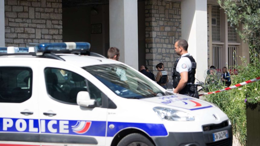 فرنسا تعلن اعتقال مسلح أطلق النار في باريس مما أدى إلى مقتل 3 أشخاص
