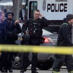 قتل طالبان واصيب اثنان اخران في اطلاق نار قرب مدرسة في شيكاغو بالولايات المتحدة الامريكية .... فيديو