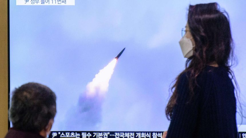 كوريا الجنوبية تفرض عقوبات على كوريا الشمالية بسبب برنامجها الصاروخي