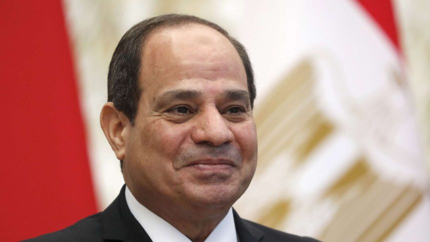 مصر تعلن انتهاء أزمة تأمين العملة والإفراج عن البضائع المتراكمة بالموانئ