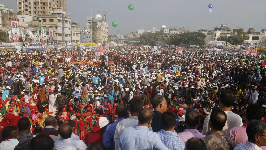 مظاهرات حاشدة في بنغلاديش تطالب باستقالة رئيس الوزراء وحل البرلمان