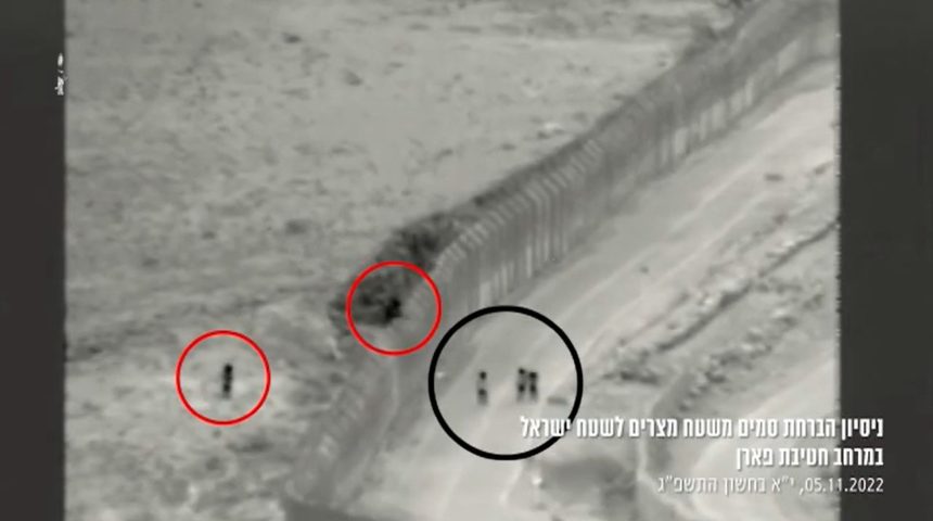 شاهد.. مصريون يخترقون أقوى جدار إسرائيلي على الحدود بطريقة غريبة ويشتبكون مع الجيش (صور)