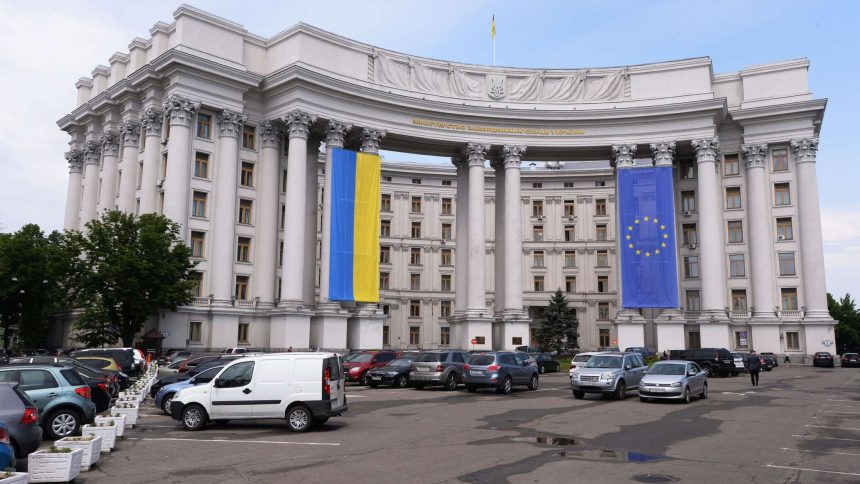 هلع في السفارات الأوكرانية بعد استلام طرود تحتوي على "أنسجة وأعضاء حيوانية"