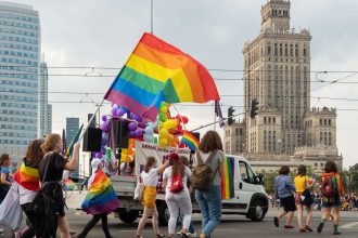واشنطن تلغي زيارة "مبعوث المثليين" إلى إندونيسيا بعد معارضة منظمة إسلامية نافذة لها