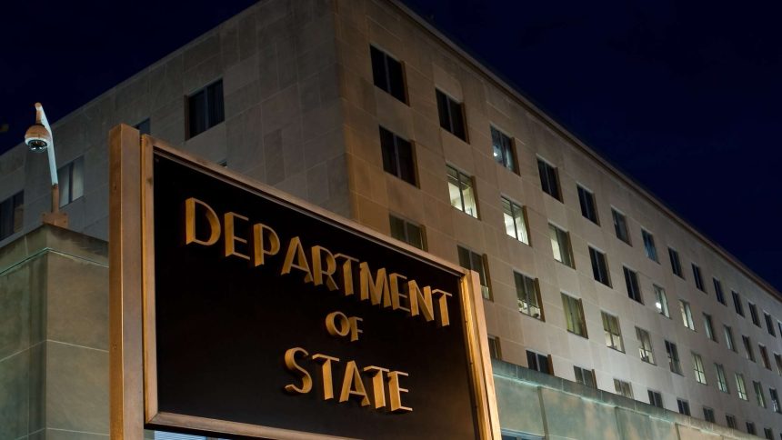 وزارة الخارجية الأمريكية: الولايات المتحدة لا تشجع أوكرانيا على مهاجمة الأراضي الروسية